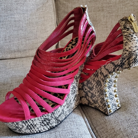 Red Shoes - Picture 5 of 7